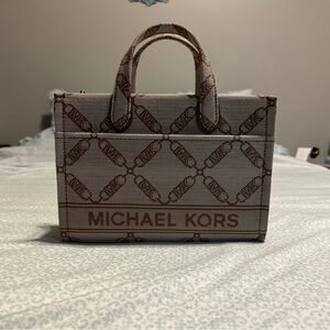 MICHAEL Michael Kors Small Gigi Messenger Bag